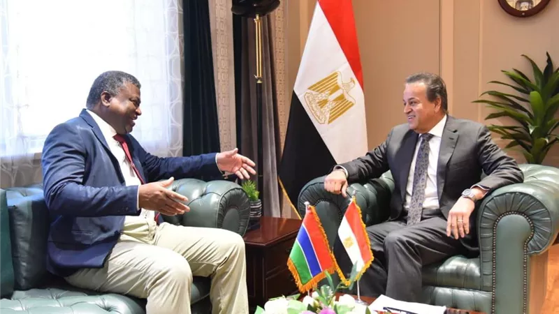 مباحثات مصرية جامبية لتعزيز التعاون الصحي وصناعة المستحضرات الدوائية