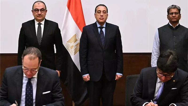 مدبولي يشهد توقيع عقود تشغيل فندق الكونتيننتال بعلامة تاج العالمية