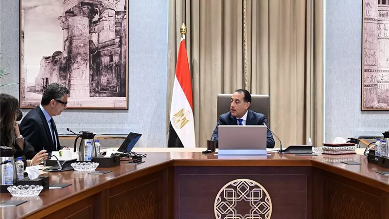 تمهيدًا لتحويل الدعم نقديًا رئيس الوزراء يبحث آليات المنظومة مع وزير التموين