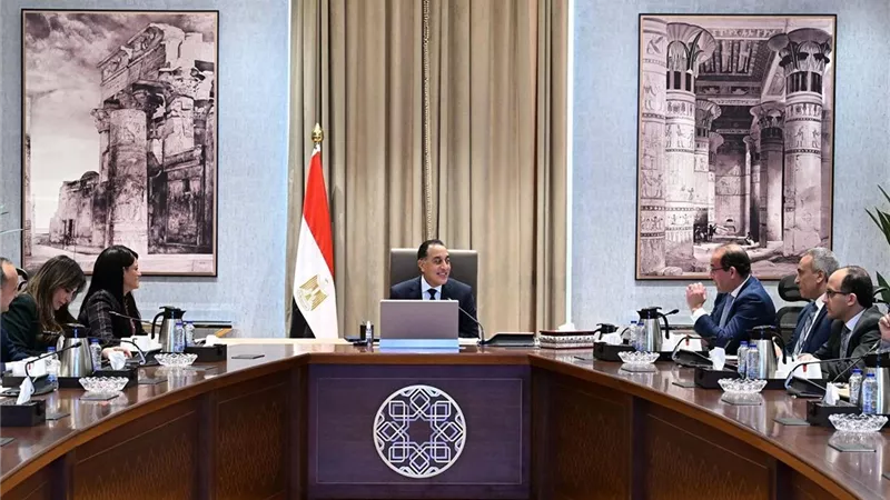 رئيس الوزراء يعقد اجتماعاً لمتابعة الموقف التنفيذي والمالي للمُبادرة الرئاسية 