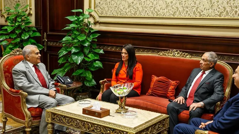 وزيرة التخطيط  و رئيس مجلس الشيوخ يبحثان دعم التعاون بين السلطتين 