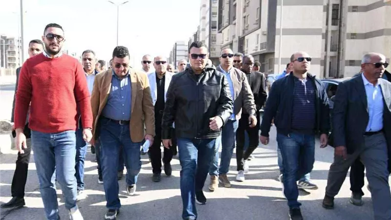  وزير الإسكان يتفقد مشروع سكن مصر بالقاهرة الجديدة بعد شكوى أحد الحاجزين 