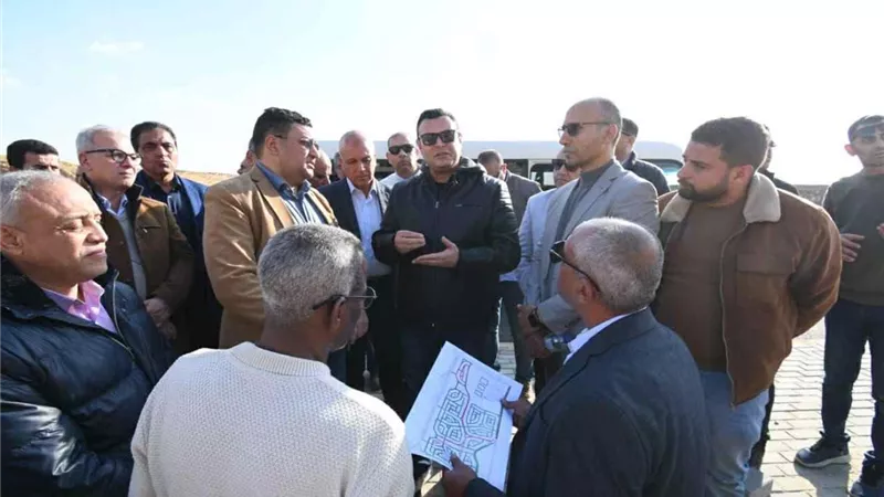 وزير الإسكان يتفقد أعمال 