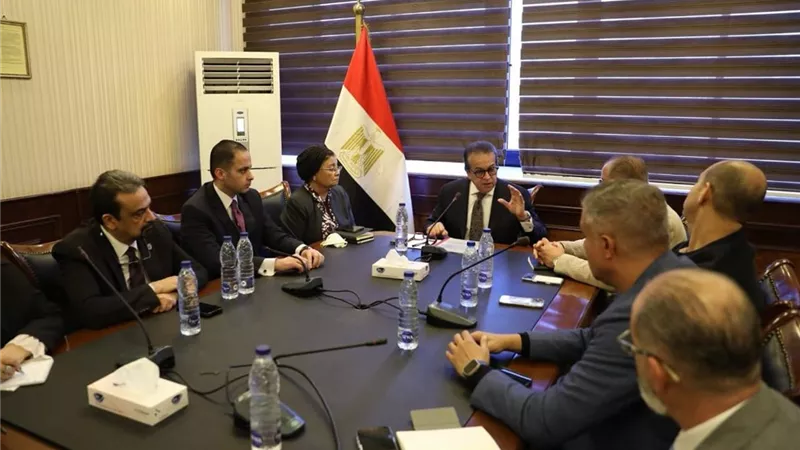 وزير الصحة يستقبل وفد «MediaHub» لبحث التعاون في الخطة الإعلامية للسكان