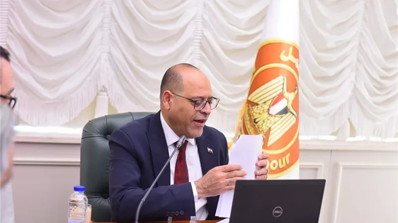  وزير العمل: الأربعاء المقبل إجازة مدفوعة الأجر للعاملين بالقطاع الخاص 