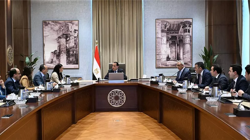 «مدبولي» و«المشاط» يستعرضان نتائج اللجنة الاستشارية للاقتصاد الرقمي  