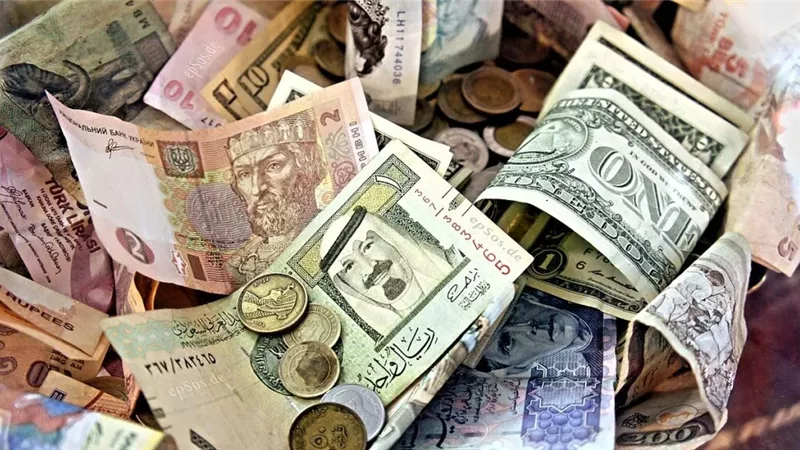 هدوء حذر في سوق الصرف.. فرص كامنة في سعر العملات العربية تنتظر قرارًا سريعًا