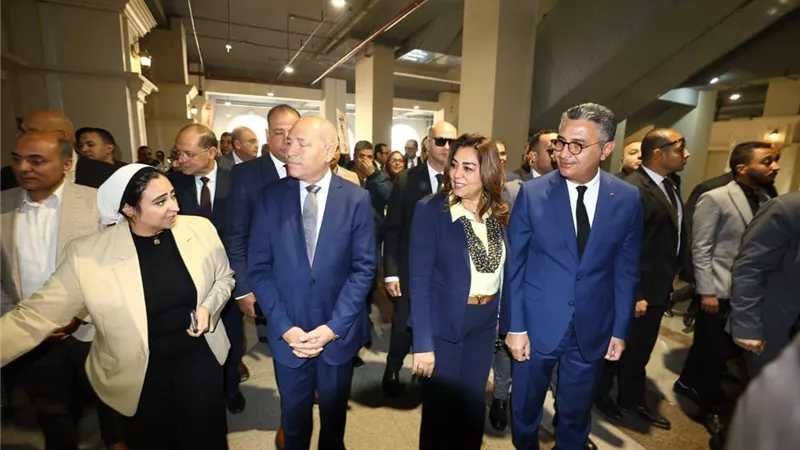 افتتاح سوق ومعرض للسلع الغذائية المخفضة بميدان رمسيس في القاهرة