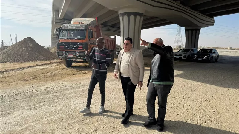 رئيس جهاز القاهرة الجديدة يتفقد طريق العين السخنة القديم ومداخل المدينة