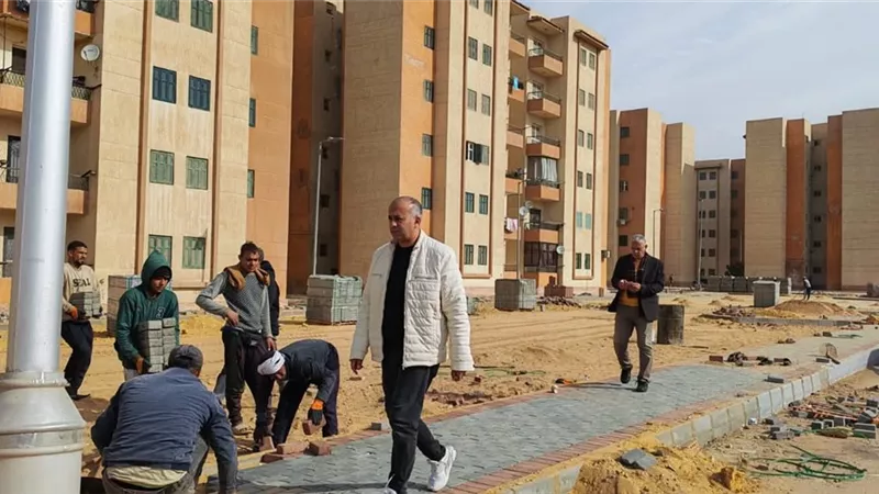 رئيس جهاز مدينة بدر يتابع أعمال تطوير ورفع كفاءة الطرق