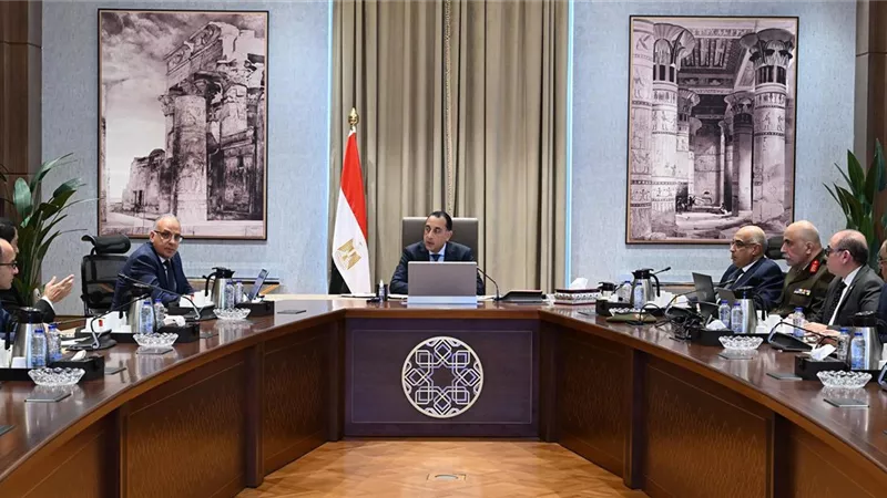 رئيس الوزراء يتابع جهود تصويب التواجدات على أراضي طرح النهر وحماية مجرى النيل