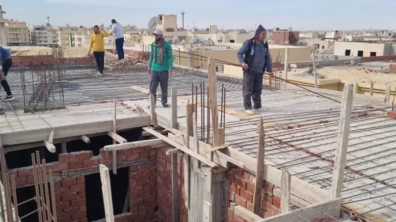 حملة مكبرة لإزالة مخالفات البناء بمدينة الشروق وتطبيق القانون