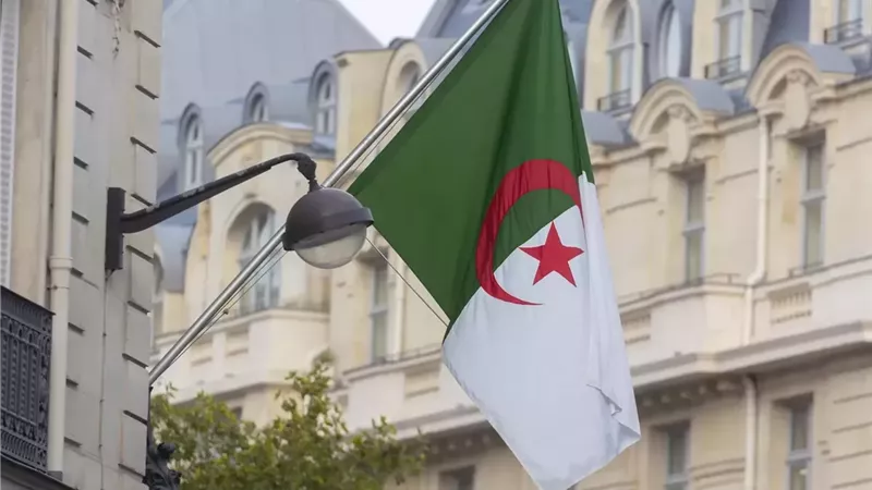 الجزائر تعلن إقالة محافظ البنك المركزي