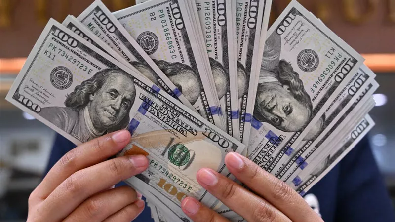 تخارج قياسي من صناديق المؤشرات العالمية بقيمة 11 مليار دولار وسط توترات إقليمية