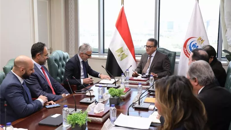 وزير الصحة يبحث مع شركة «فيلبس» توطين صناعة أجهزة الأشعة في مصر