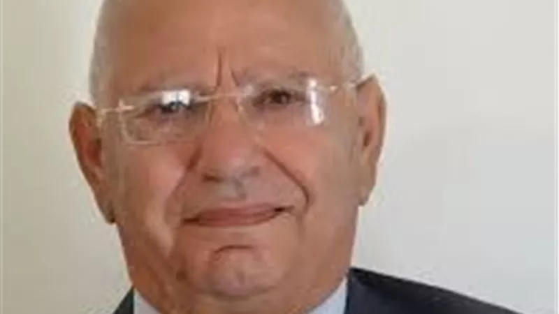 ممدوح سلامة: ضعف الدولار والتخلي عنه يدفعان الذهب إلى مستويات قياسية