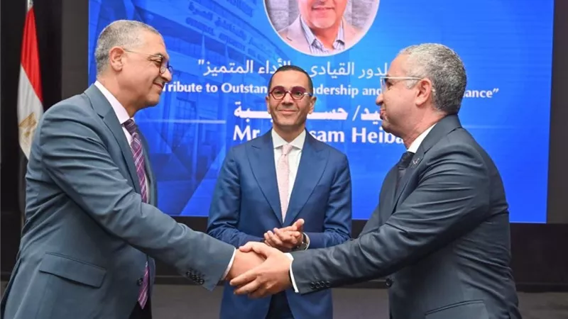 الخطيب يشيد بتسليم حضاري بقيادات «الاستثمار» ويوجه الشكر لحسام هيبة 