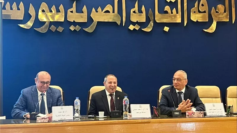 الغرفة التجارية وبورسعيد تؤكد عدم تأثير إجراءات الرقابة الجمركية على الحركة التجارية