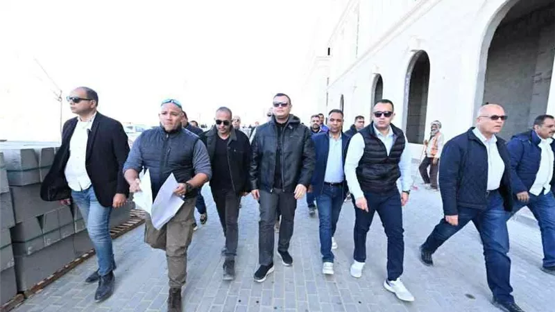 على مساحة 260 فدان.. وزير الإسكان يتفقد المدينة التراثية بالعلمين الجديدة