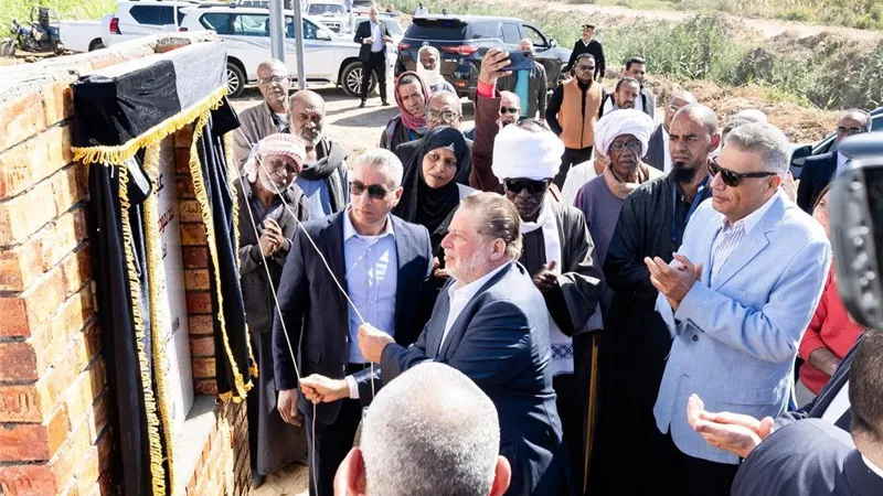 دعماً لصغار المزارعين.. محافظ البنك المركزي ووزير الزراعة يتفقدان قرى أسوان 