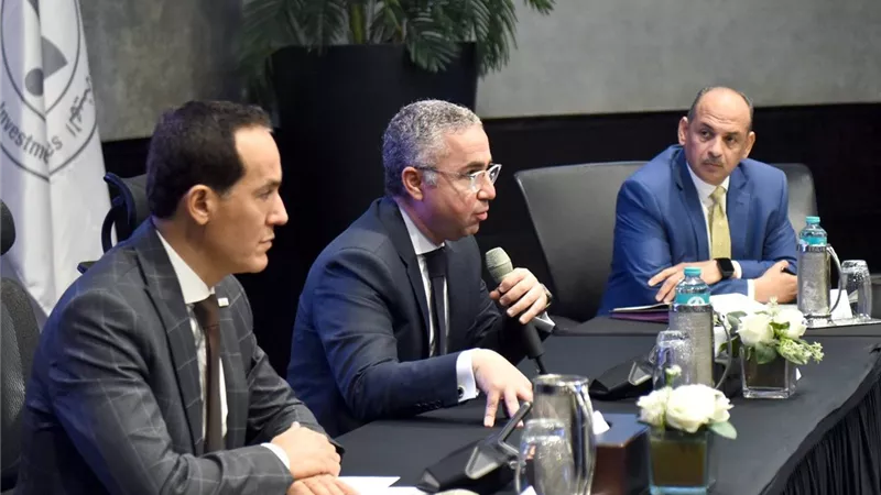 هيئة الاستثمار وجهاز تنمية التجارة الداخلية يتعهدان بحلول جذرية لتسهيل إجراءات المستثمرين