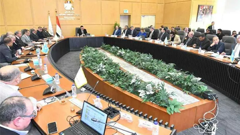 وزير الإسكان يتابع الموقف التنفيذي لمشروعات 