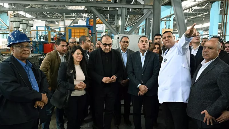 مدبولي يتفقد خط سلك الألومنيوم الجديد ويؤكد تحديث القلاع الصناعية الوطنية
