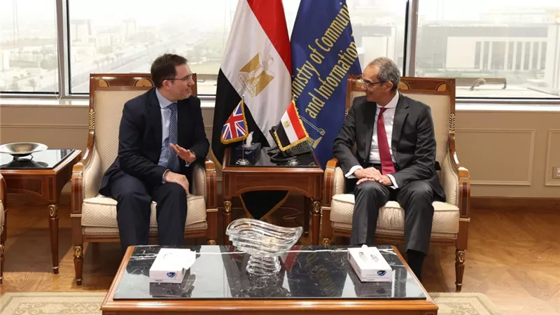وزير الاتصالات: تشجيع الشركات البريطانية على الاستفادة من المزايا التنافسية بمصر