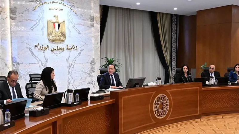 مدبولي يتابع ملف حصر التكلفة الاقتصادية لأعداد اللاجئين والمهاجرين المقيمين في مصر