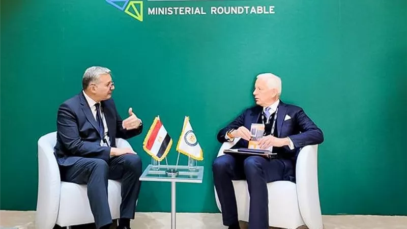 وزير البترول يبحث مع رئيس