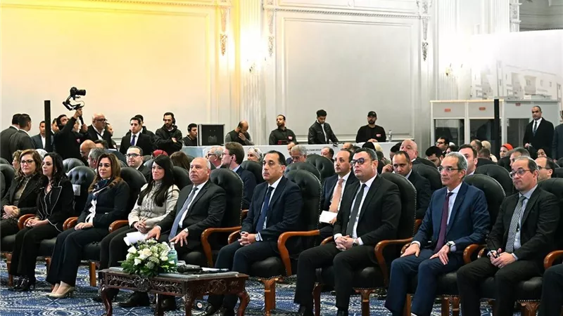 رئيس الوزراء يشهد إنجازات 