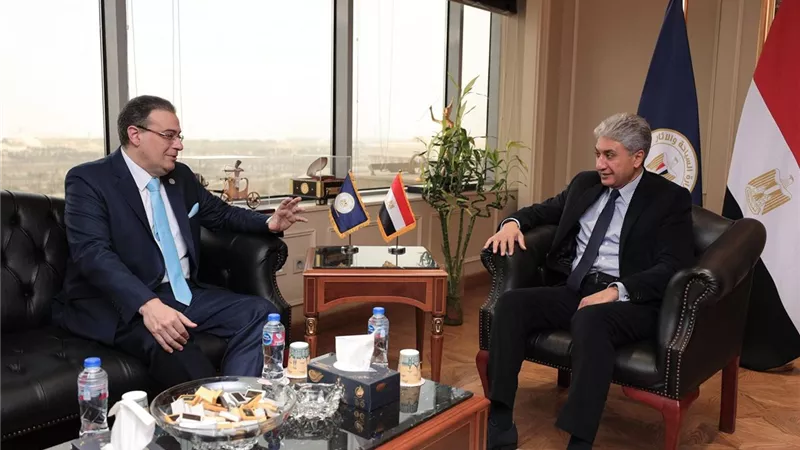 وزير السياحة يبحث مع رئيس الجهاز المركزي تطوير الهياكل واللوائح البشرية