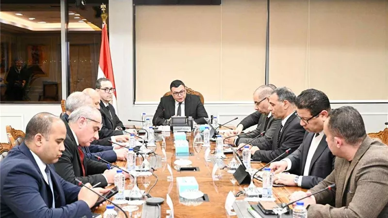 وزير الإسكان يتابع موقف مشروعات مدينة العلمين الجديدة