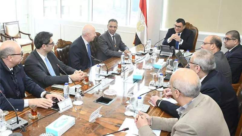وزير الإسكان يلتقي وفداً من شركة سان جوبان (Saint-Gobain)الفرنسية لبحث أوجه التعاون