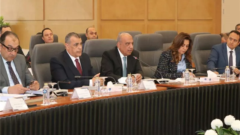 المجلس الأعلى للطاقة يناقش توفير الكهرباء ودعم المشروعات الصناعية وخطوط الإنتاج الجديدة