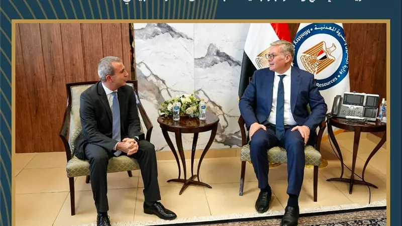 وزير البترول يلتقي مسئولي 