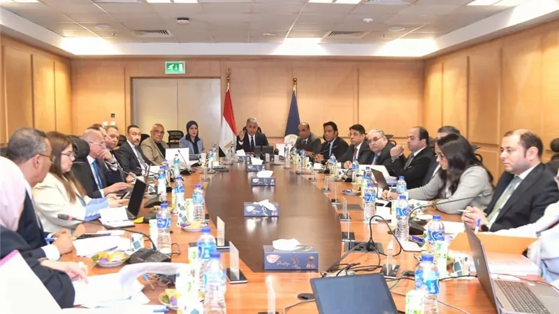 وزير السياحة يترأس اجتماع المجلس الأعلى للآثار ويمدد معرض 