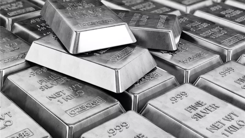 تراجع سعر الفضة العالمي اليوم بنسبة 1.7%