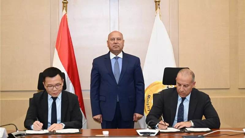 باستثمارات 350 مليون دولار.. «الوزير» يشهد توقيع عقد إنشاء أكبر مجمع متكامل للغزل والنسيج في أكتوبر الجديدة