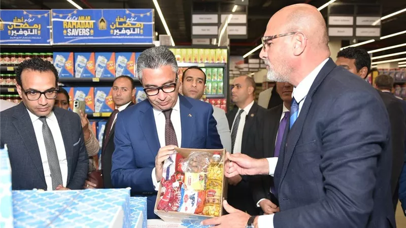 باستثمارات 500 مليون جنيه..وزير التموين يفتتح فرع «لولو هايبر ماركت» بالتجمع الخامس 