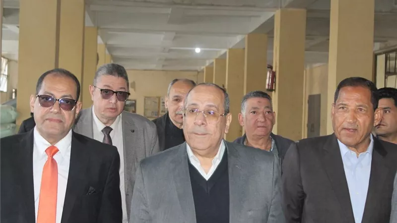 الرئيس التنفيذي للقابضة الغذائية يتفقد مطحن الهرم بشركة مطاحن جنوب القاهرة والجيزة