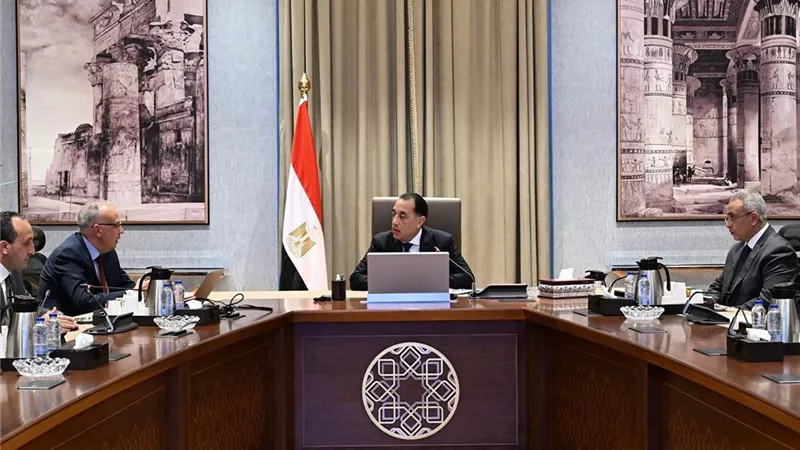 رئيس الوزراء يتابع مع وزير الري ملفات العمل الحيوية بالوزارة