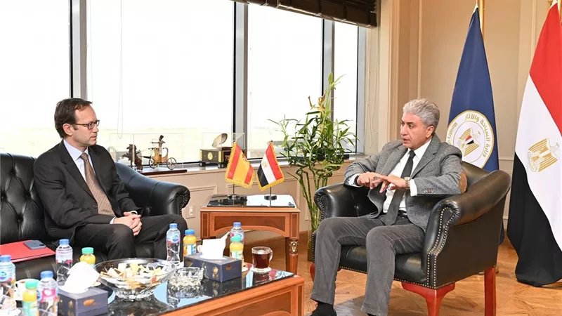 وزير السياحة والآثار يلتقي سفير إسبانيا بالقاهرة لبحث تعزيز التعاون المشترك