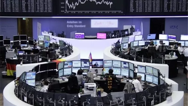 الأسواق الأوروبية تهبط جماعيًا تحت ضغط تهديدات ترامب بالرسوم الجمركية