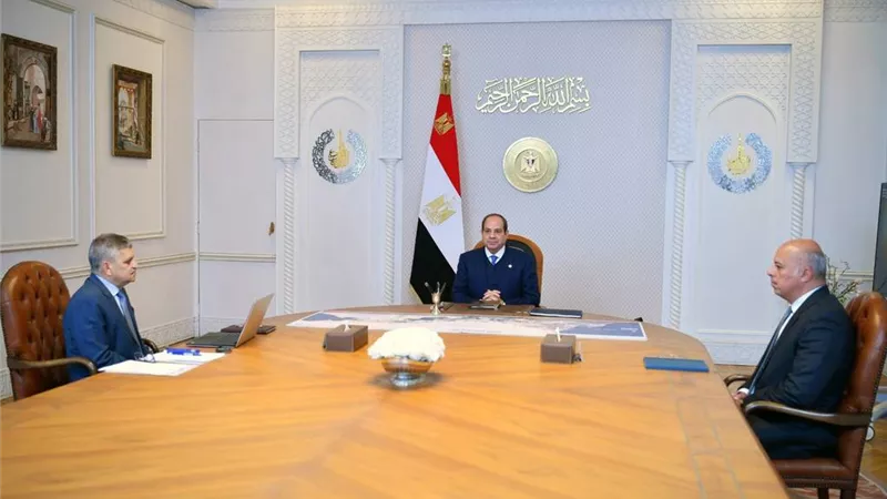 «السيسي» يوجّه بمواصلة تنفيذ استراتيجية تطوير قناة السويس ومجراها الملاحي