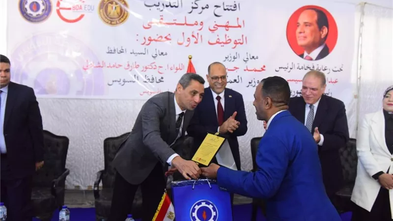 1700 فرصة عمل لشباب السويس.. وزير العمل ومحافظ السويس يفتتحان ملتقى توظيفي 