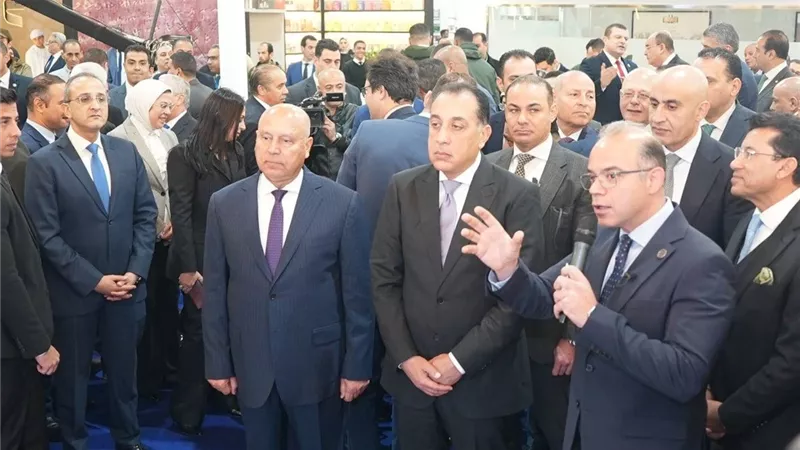 محمد فريد يستعرض أمام رئيس الوزراء جهود الرقابة المالية لنشر الوعي والشمول