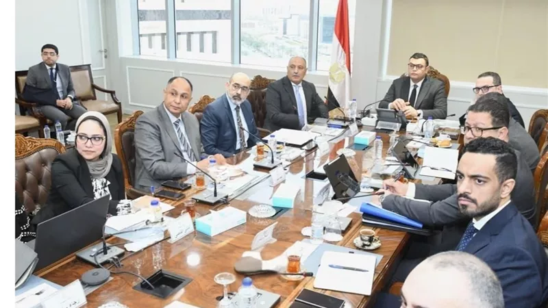 وزير الإسكان يلتقي رئيس المركز الوطني لاستخدامات أراضي الدولة لبحث ملفات مشتركة