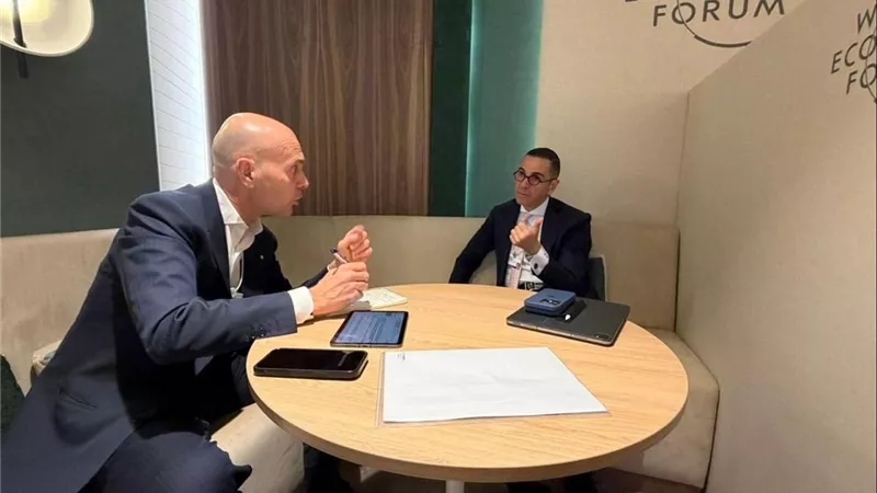 وزير الاستثمار يبحث مع 
