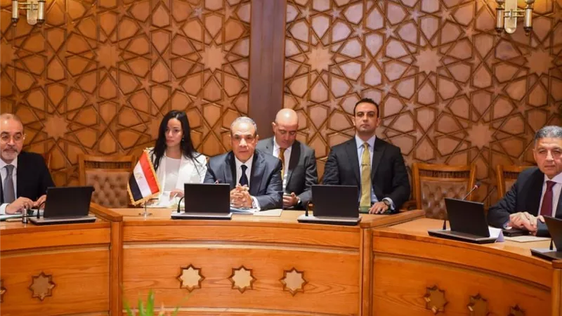 مصر واليونان وقبرص تناقش تعزيز التعاون الثلاثي في الطاقة وشرق المتوسط